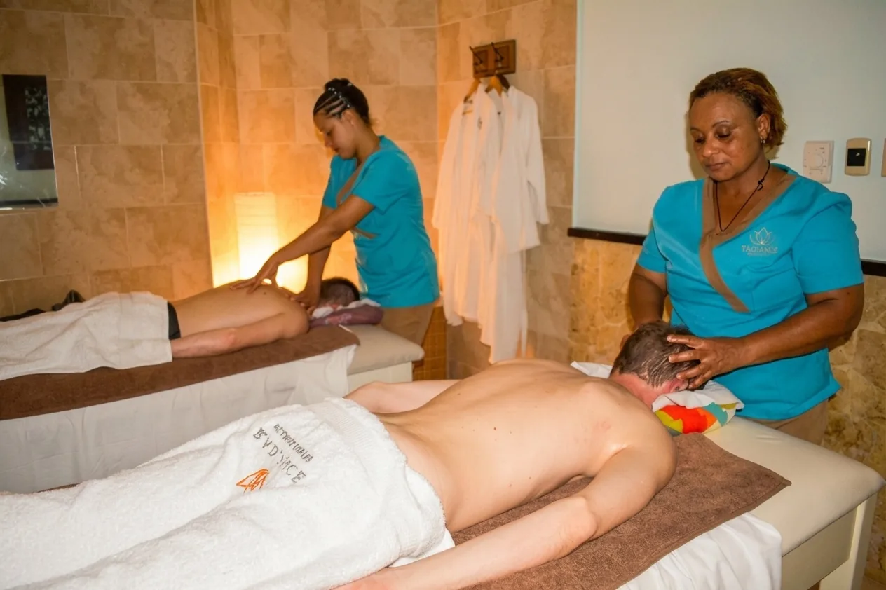 Relaxing Couples Massage
